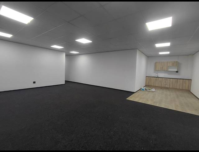 291M² OFFICE TO LET IN EPSOM DOWNS